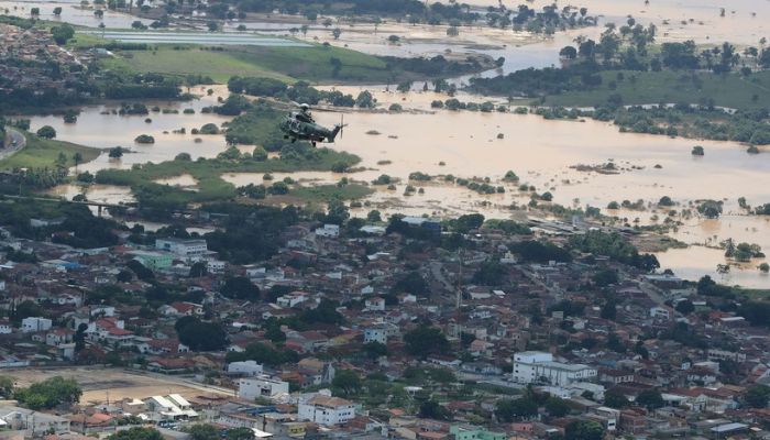 Brasileiro já pode receber alertas de desastres naturais por WhatsApp